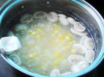 蘑菇玉米瘦身汤的做法图解7