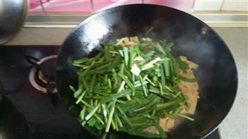 韭菜炒千张-水嫩嫩的做法步骤2