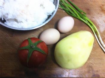 土豆番茄蛋炒饭的做法步骤1