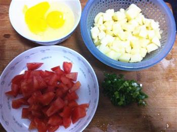 土豆番茄蛋炒饭的做法步骤2