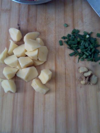 小鸡炖土豆的做法图解2