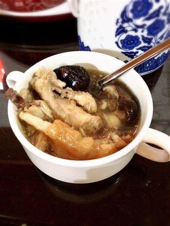 鱼胶花菇淮山炖鸡汤的做法步骤3
