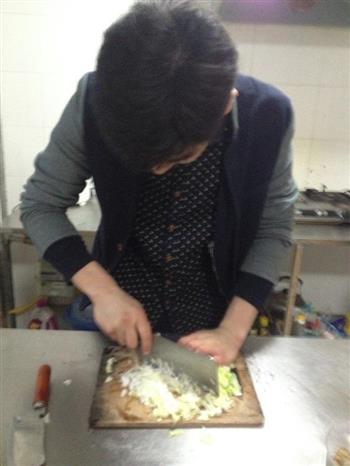 大白菜猪肉水饺的做法步骤1