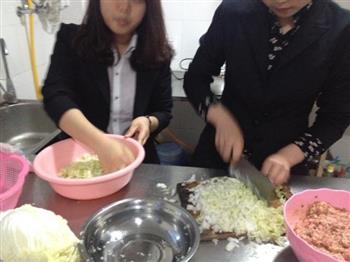 大白菜猪肉水饺的做法步骤2