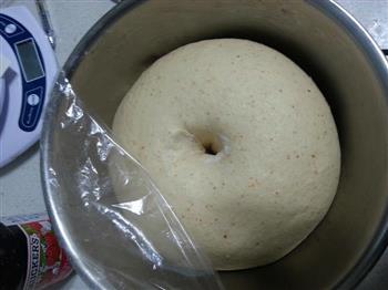 豆浆胚芽果酱扭纹包的做法图解2
