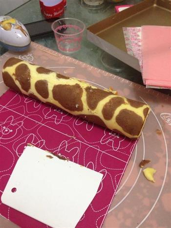 香草酸奶长颈鹿蛋糕卷的做法步骤10