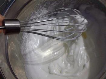 香草酸奶长颈鹿蛋糕卷的做法步骤4