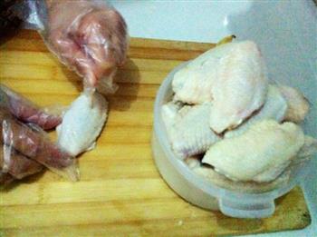革斤斤蒜香烤鸡翅的做法步骤1