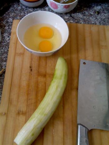 黄瓜片炒鸡蛋的做法图解1