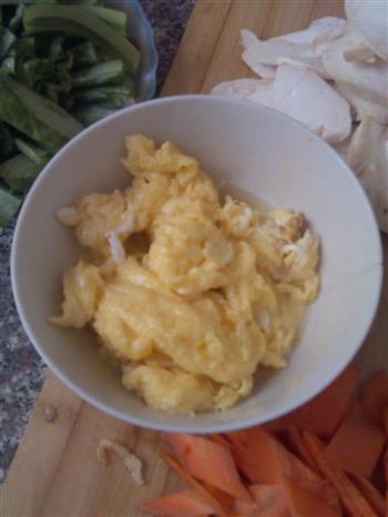 黄瓜片炒鸡蛋的做法步骤4