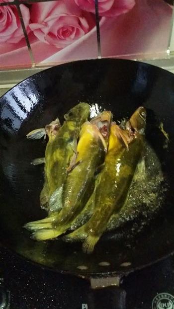 红烧黄颡鱼 的做法图解2
