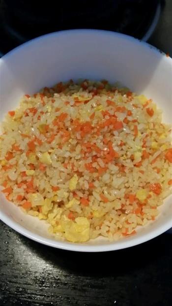 胡萝卜咸鸭蛋炒米饭的做法步骤8
