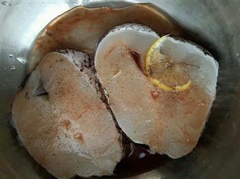 柠檬红酒烤鳕鱼排配茄汁炒红酱的做法图解2