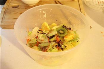 温泉蛋蔬果沙拉的做法步骤4