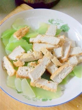 清新小菜/莴苣拌炸豆腐的做法步骤1