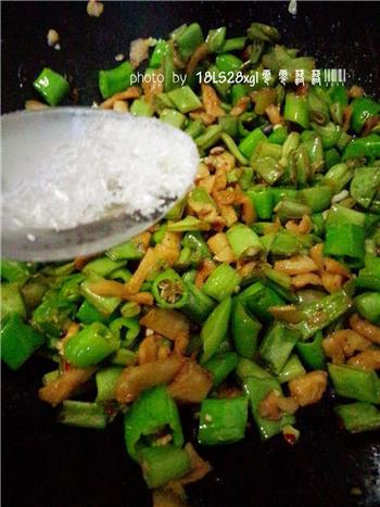饭扫光-萝卜干炒四季豆的做法步骤11