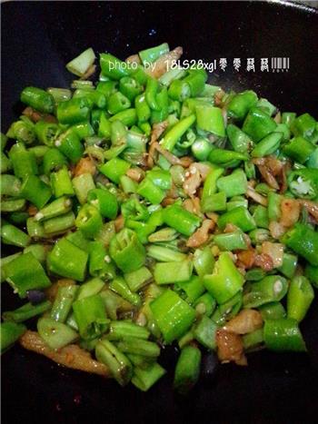 饭扫光-萝卜干炒四季豆的做法步骤9