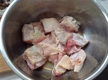 香菇鸡肉土豆焖饭的做法步骤1
