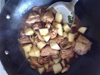 香菇鸡肉土豆焖饭的做法图解4
