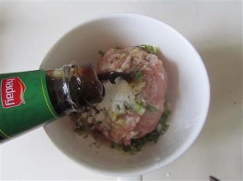 蘑菇番茄肉丸汤的做法步骤2