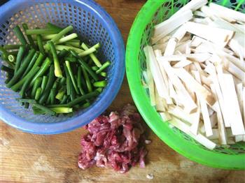 杏鲍菇蒜苔炒肉丝的做法步骤2