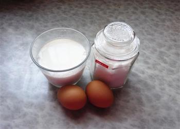 牛奶炖蛋的做法图解1