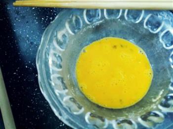 鸡蛋枸杞白面汤的做法图解2