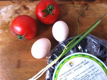 番茄紫菜蛋汤的做法步骤1