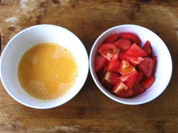 番茄紫菜蛋汤的做法步骤2
