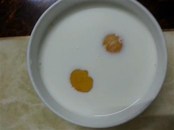 香滑牛奶炖蛋的做法图解3