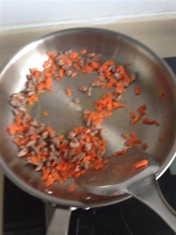菠萝虾仁炒饭的做法步骤2