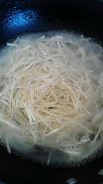 竹笋煮面条的做法步骤1