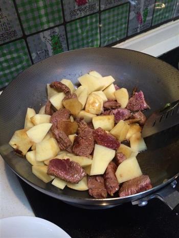 土豆炖牛肉的做法图解3