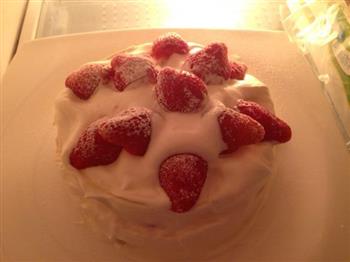 草莓奶油生日蛋糕的做法步骤4