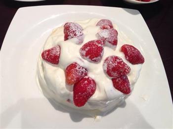 草莓奶油生日蛋糕的做法步骤5