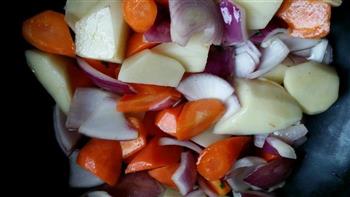 胡萝卜土豆炖羊肉的做法步骤3
