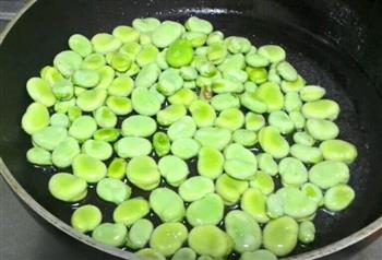 清炒蚕豆的做法步骤2