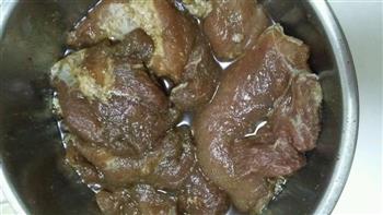 五香芝麻猪肉干的做法步骤1