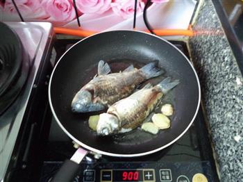 红枣鲫鱼木瓜汤的做法步骤3