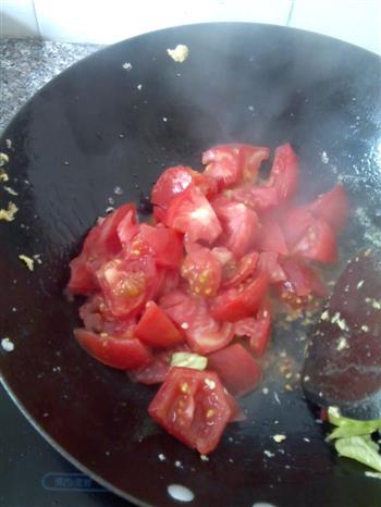 西红柿炒鸡蛋辣椒的做法步骤5