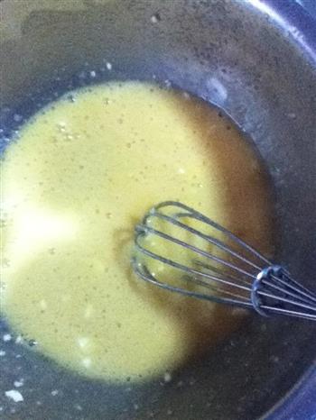 螃蟹红豆乳酪奶黄包+胡萝卜小米粥的做法步骤2