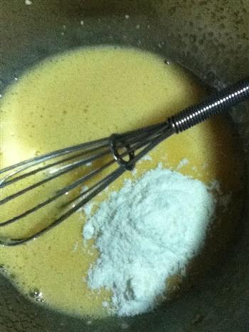 螃蟹红豆乳酪奶黄包+胡萝卜小米粥的做法步骤3