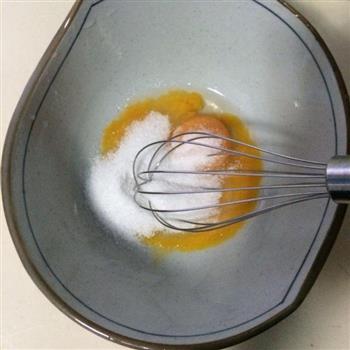 卡仕达蛋黄酱的做法图解1