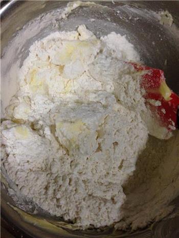奶香十足-大理石纹曲奇饼干的做法步骤3