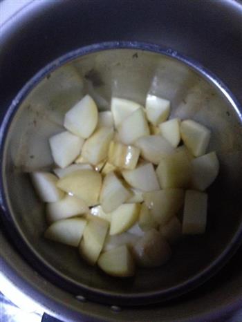 土豆蒸肉的做法图解1