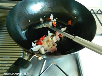 配米饭贼香的-干锅菜花的做法步骤3