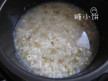 绿豆薏米粥的做法步骤3