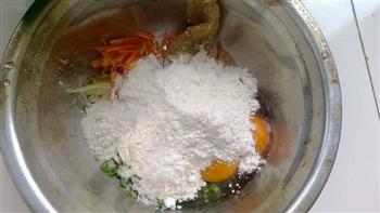 虾仁蔬菜鸡蛋饼的做法步骤2