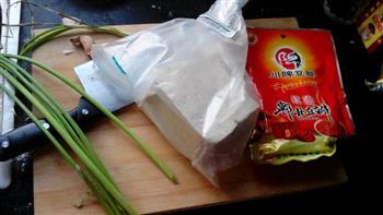 郫县豆瓣酱烧豆腐的做法步骤1