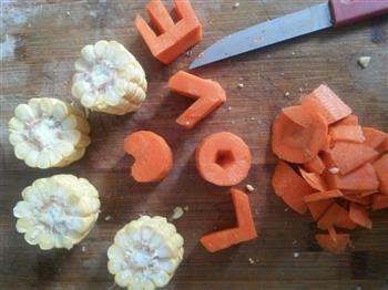 爱的胡萝卜玉米排骨汤的做法步骤2